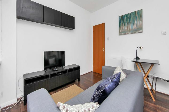 Includes concierge, pool, gym & water rates  Metro Central Heights, Newington Causeway, Elephant & Castle